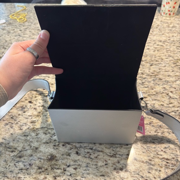 Jeffree Star Iconic Razor Blade Purse - Picture 4 of 10